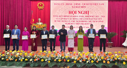 HĐND xã Hát Môn tổng kết hoạt động HĐND xã khóa XXIII, nhiệm kỳ 2021-2026 và gặp mặt các đồng chí lãnh đạo nguyên Bí thư Đảng ủy, Chủ tịch HĐND, Chủ tịch UBND nghỉ hưu trên địa bàn- Ảnh 5.