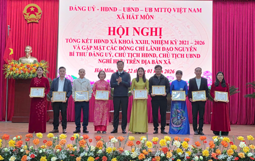 HĐND xã Hát Môn tổng kết hoạt động HĐND xã khóa XXIII, nhiệm kỳ 2021-2026 và gặp mặt các đồng chí lãnh đạo nguyên Bí thư Đảng ủy, Chủ tịch HĐND, Chủ tịch UBND nghỉ hưu trên địa bàn- Ảnh 6.