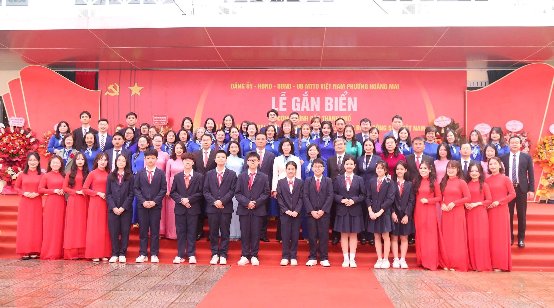 Gắn biển công trình Trường THCS Hoàng Mai chào mừng Đại hội XIV của Đảng- Ảnh 4.