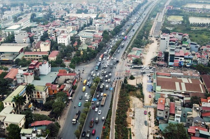 Gia Lâm triển khai đồng bộ giải pháp tháo gỡ điểm nghẽn ùn tắc giao thông- Ảnh 1.