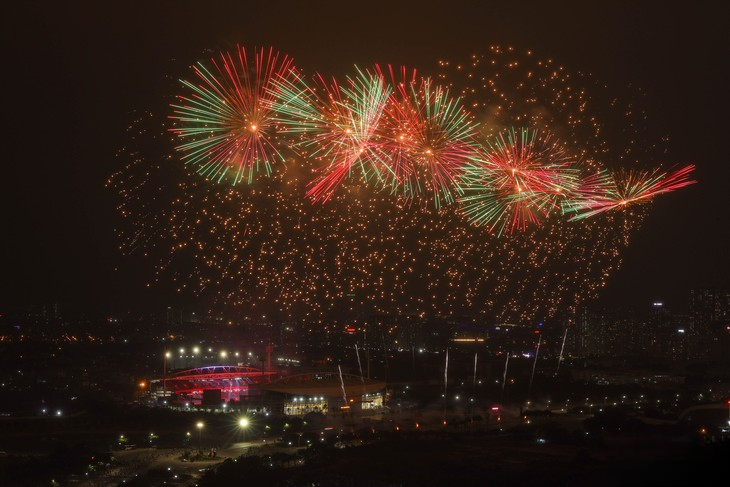 Hà Nội bắn pháo hoa quy mô hoành tráng chào mừng  Đại hội XIV của Đảng thành công- Ảnh 1.