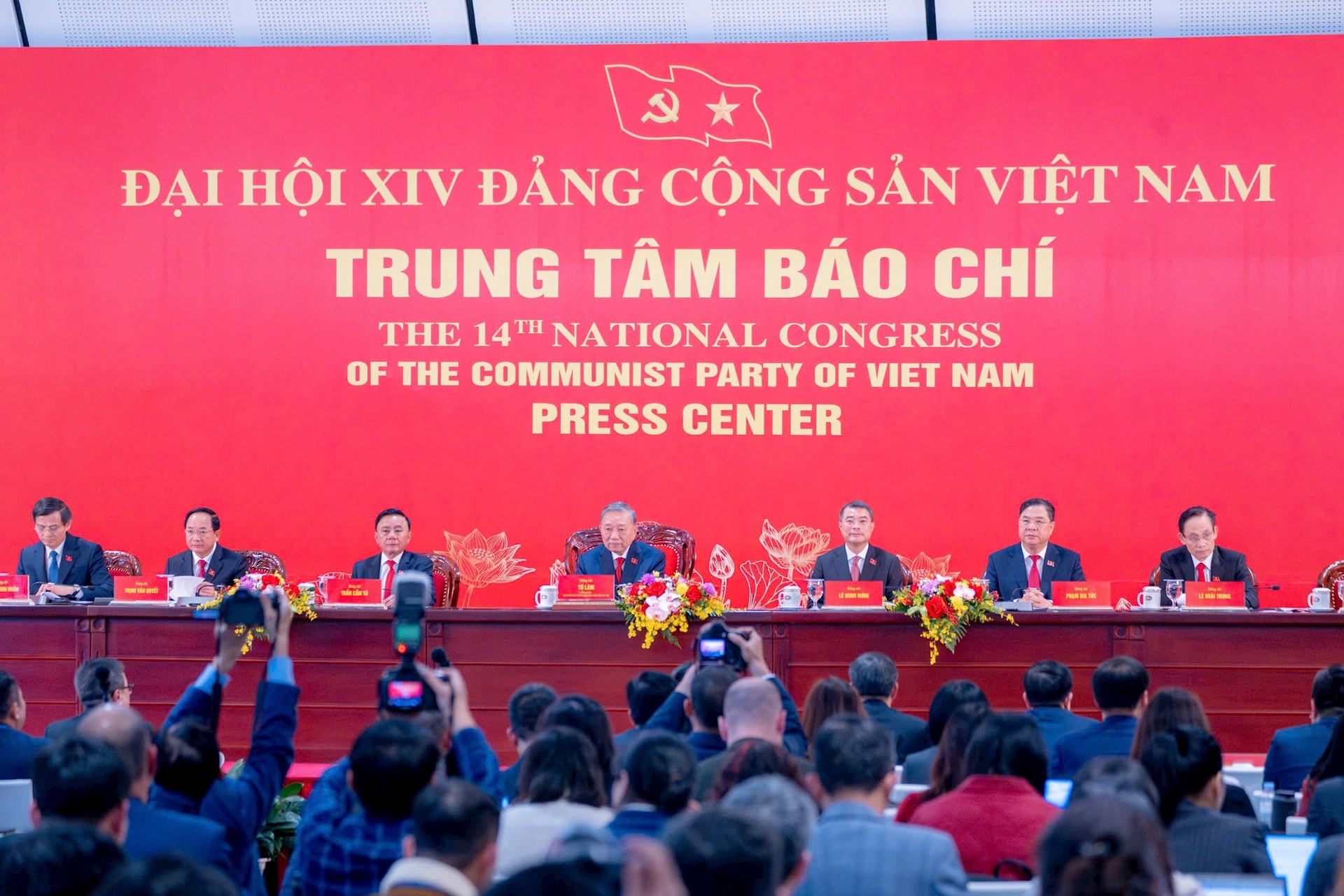 Tổng Bí thư Tô Lâm nêu 8 việc lớn để triển khai thực hiện ngay Nghị quyết Đại hội XIV- Ảnh 2.