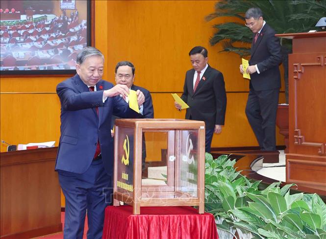 Ban Chấp hành Trung ương Đảng khóa XIV tiến hành Hội nghị lần thứ nhất- Ảnh 2.