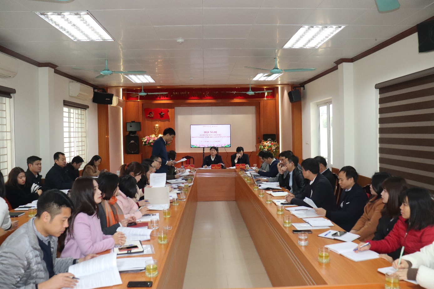 Thường trực Đảng ủy xã Thuận An làm việc với Phòng Văn hóa Xã hội và Trung tâm Dịch vụ tổng hợp xã- Ảnh 1.