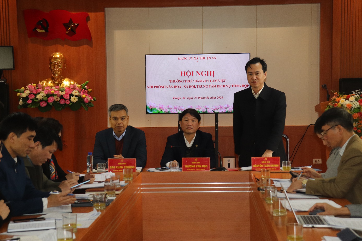 A group of people in a meeting  AI-generated content may be incorrect.