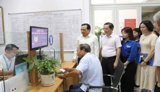 PHƯỜNG ĐÔNG NGẠC ĐẨY MẠNH CÔNG TÁC CẢI CÁCH HÀNH CHÍNH, TIẾP CÔNG DÂN, GIẢI QUYẾT ĐƠN THƯ VÀ XÂY DỰNG CHÍNH QUYỀN SỐ VÌ NHÂN DÂN PHỤC VỤ- Ảnh 2.