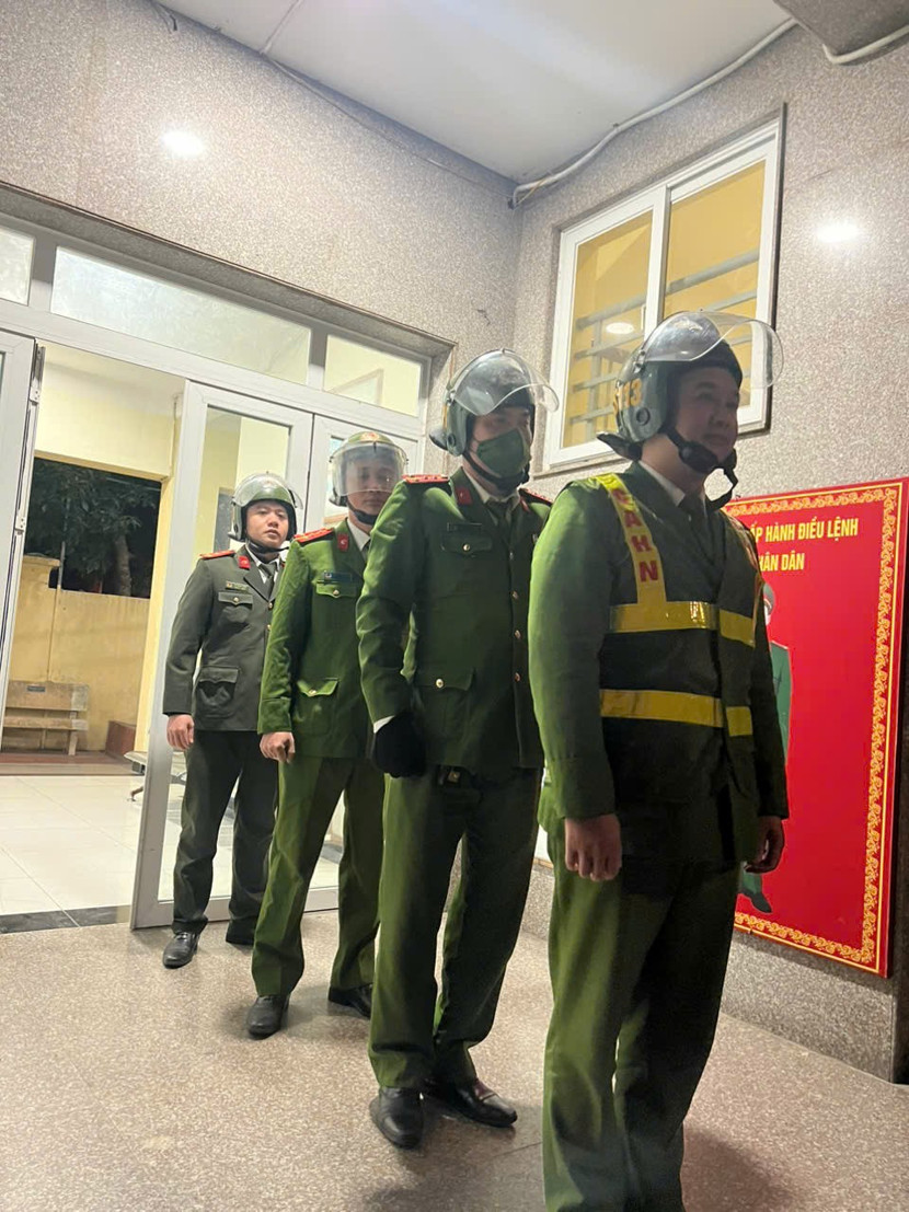 Công an phường Ngọc Hà tuần tra đêm bảo vệ Đại hội Đảng- Ảnh 1.