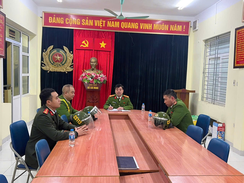 Công an phường Ngọc Hà tuần tra đêm bảo vệ Đại hội Đảng- Ảnh 5.