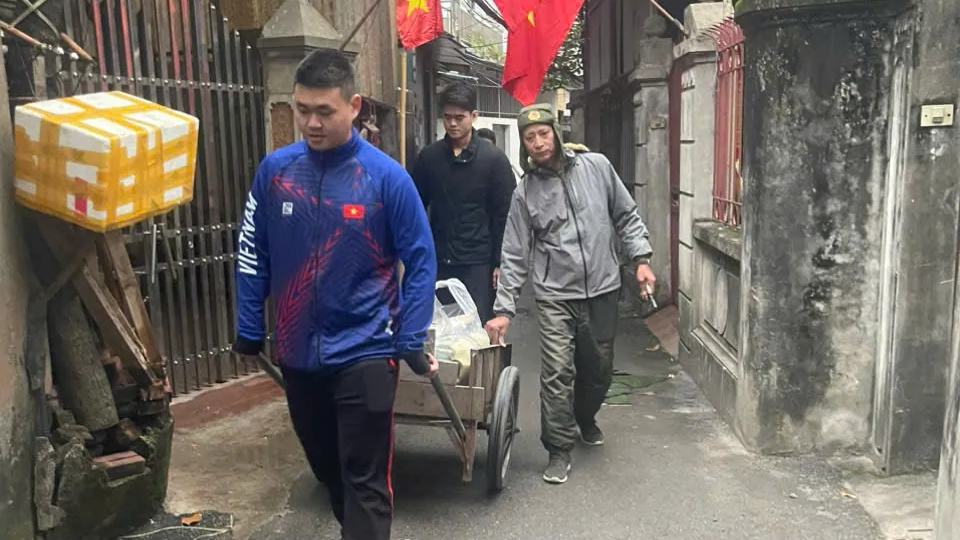 Phường Phú Thượng ra quân "xóa" điểm nghẽn đô thị- Ảnh 3.