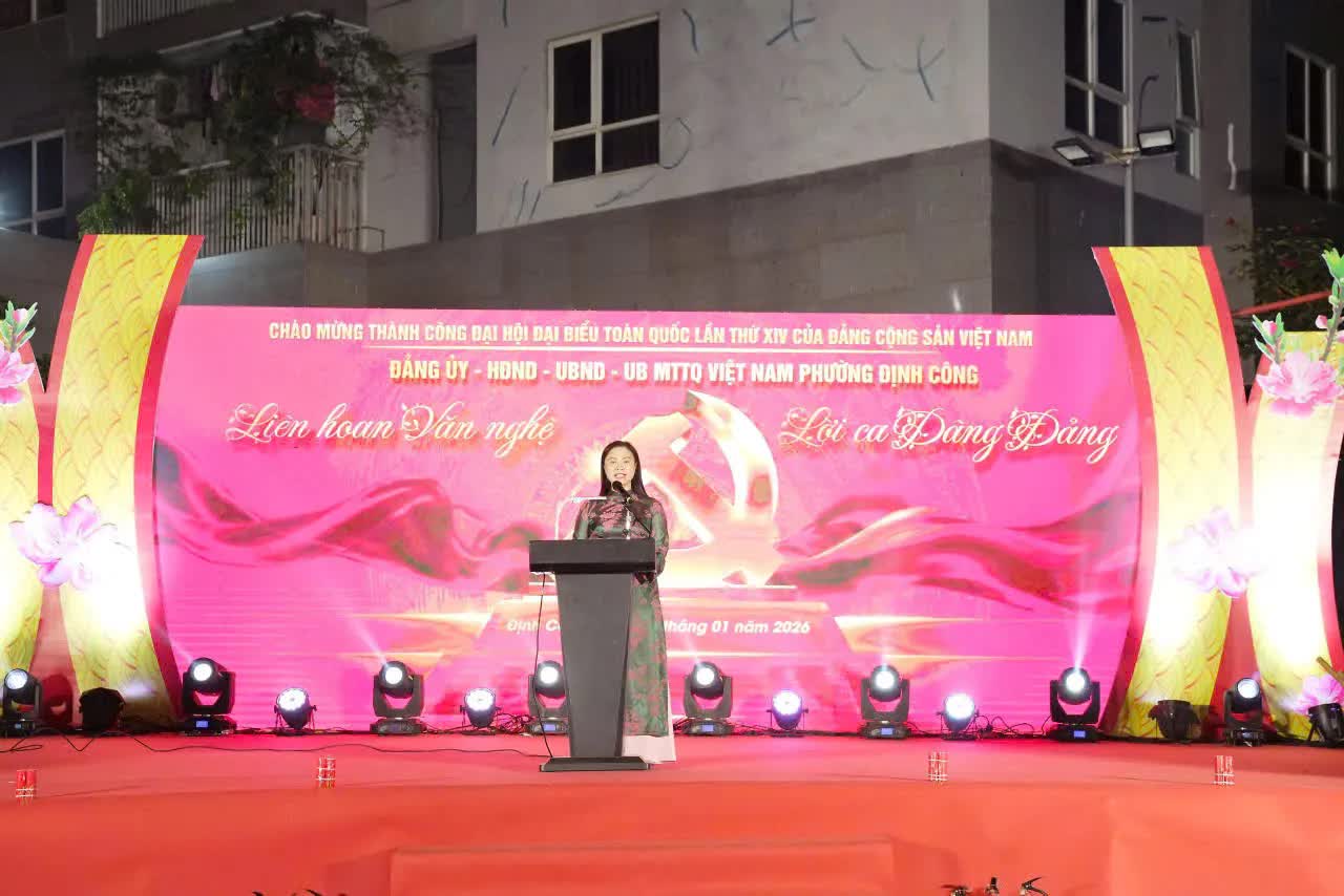 Chương trình nghệ thuật “Lời ca dâng Đảng” tại phường Định Công thu hút đông đảo người xem- Ảnh 1.