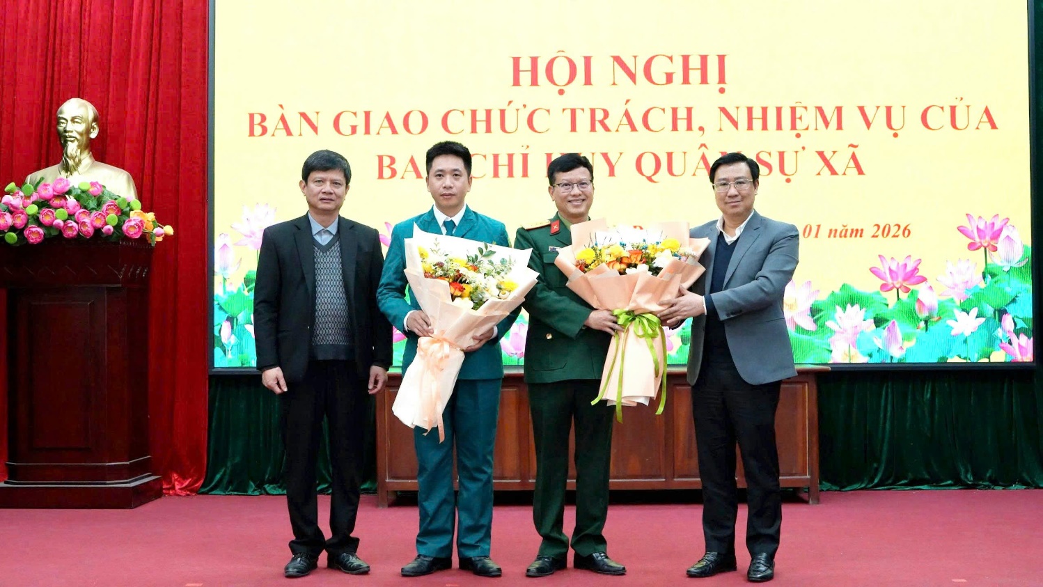 Hội nghị bàn giao chức trách, nhiệm vụ Ban chỉ huy Quân sự xã Hoài Đức- Ảnh 2.