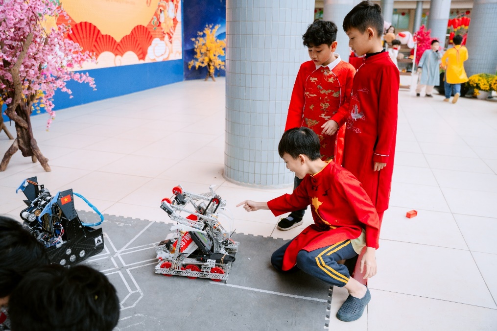 Trường Tiểu học Yên Hòa tổ chức "Hội Xuân Bính Ngọ - Kết nối yêu thương" - Ảnh 1.