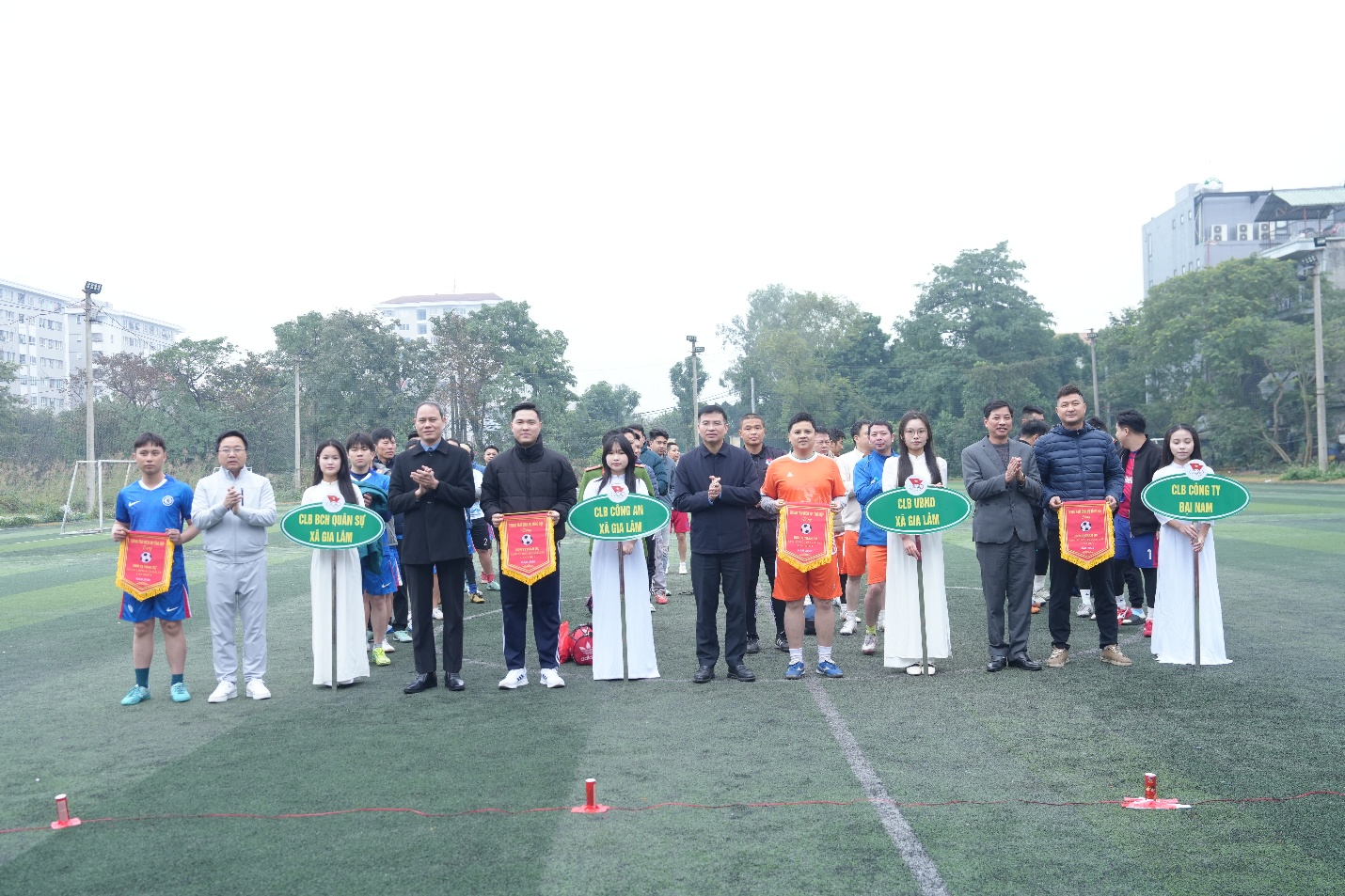 Sôi nổi Giải giao lưu bóng đá xã Gia Lâm lần thứ I năm 2026 chào mừng thành công Đại hội Đảng toàn quốc lần thứ XIV.- Ảnh 3.