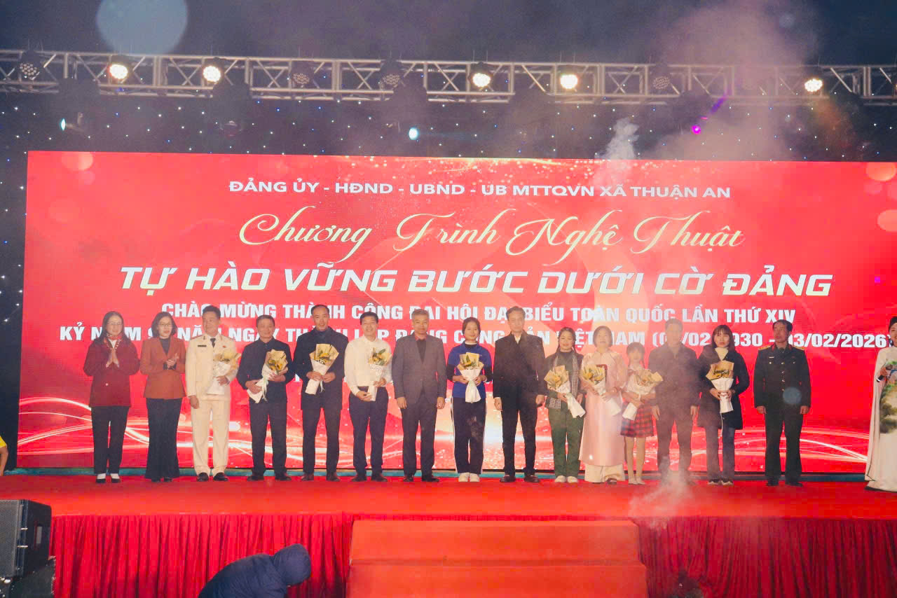 Ảnh có chứa văn bản, thảm, màu đỏ, Thảm  Nội dung do AI tạo ra có thể không chính xác.