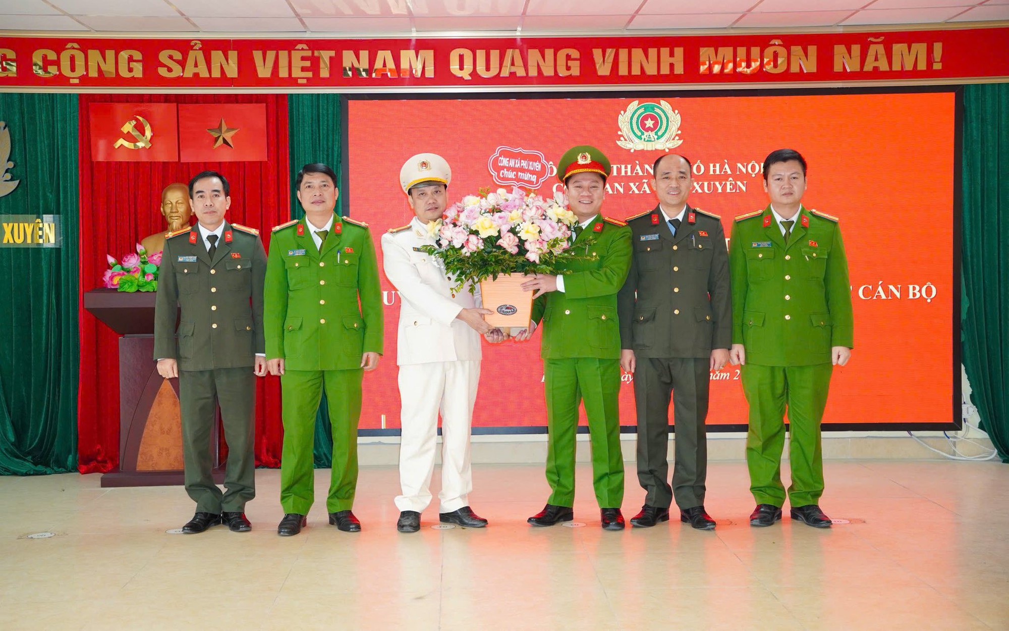 CÔNG BỐ QUYẾT ĐỊNH VỀ CÔNG TÁC CÁN BỘ