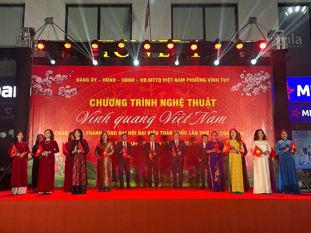 Phường Vĩnh Tuy tổ chức chương trình nghệ thuật “Vinh quang Việt Nam” chào mừng thành công Đại hội đại biểu toàn quốc lần thứ XIV của Đảng - Ảnh 2.