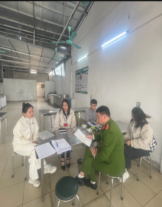 Ra quân kiểm tra an toàn thực phẩm dịp Tết Nguyên đán Bính Ngọ năm 2026- Ảnh 1.