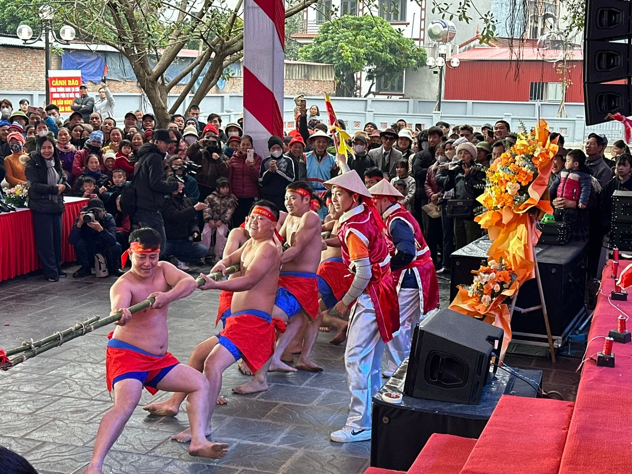 Hà Nội: Gắn biển công trình tu bổ, tôn tạo Đền Bà và ra mắt chương trình du lịch xanh Đa Phúc- Ảnh 3.