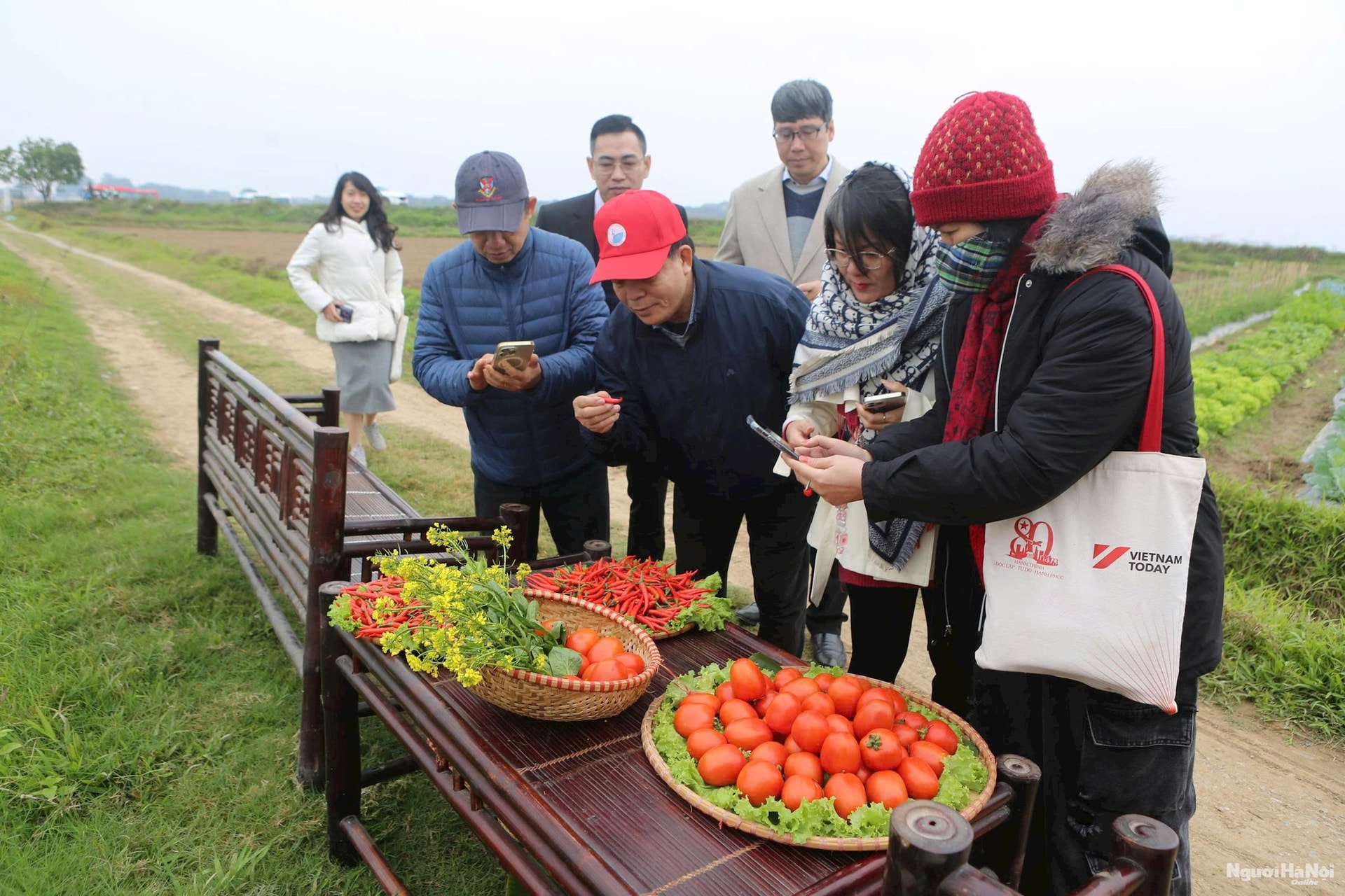 Xã Đa Phúc: Gắn biển công trình tu bổ, tôn tạo đền Bà và ra mắt sản phẩm “Du lịch xanh – River Camping”- Ảnh 12.