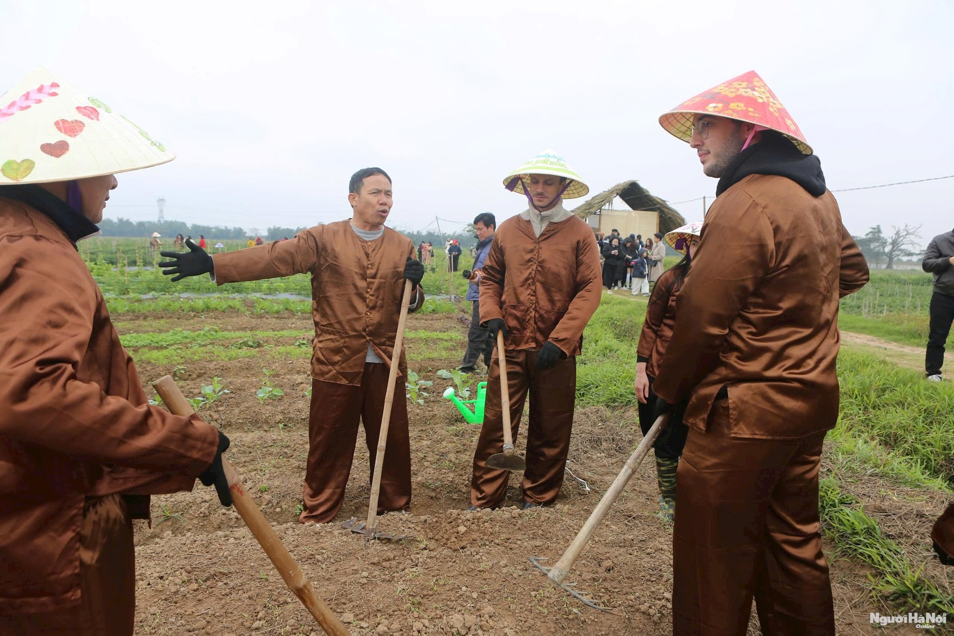 Xã Đa Phúc: Gắn biển công trình tu bổ, tôn tạo đền Bà và ra mắt sản phẩm “Du lịch xanh – River Camping”- Ảnh 13.