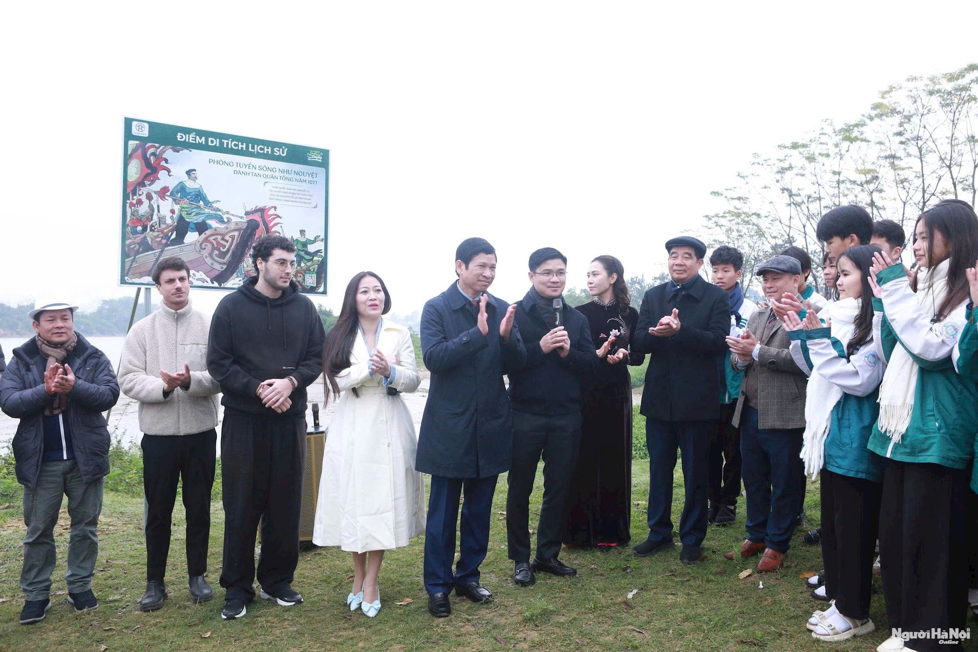 Xã Đa Phúc: Gắn biển công trình tu bổ, tôn tạo đền Bà và ra mắt sản phẩm “Du lịch xanh – River Camping”- Ảnh 11.