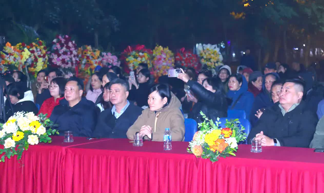 Phường Hai Bà Trưng: Tưng bừng chương trình nghệ thuật “Ánh sáng niềm tin - mừng kỷ nguyên mới”- Ảnh 1.