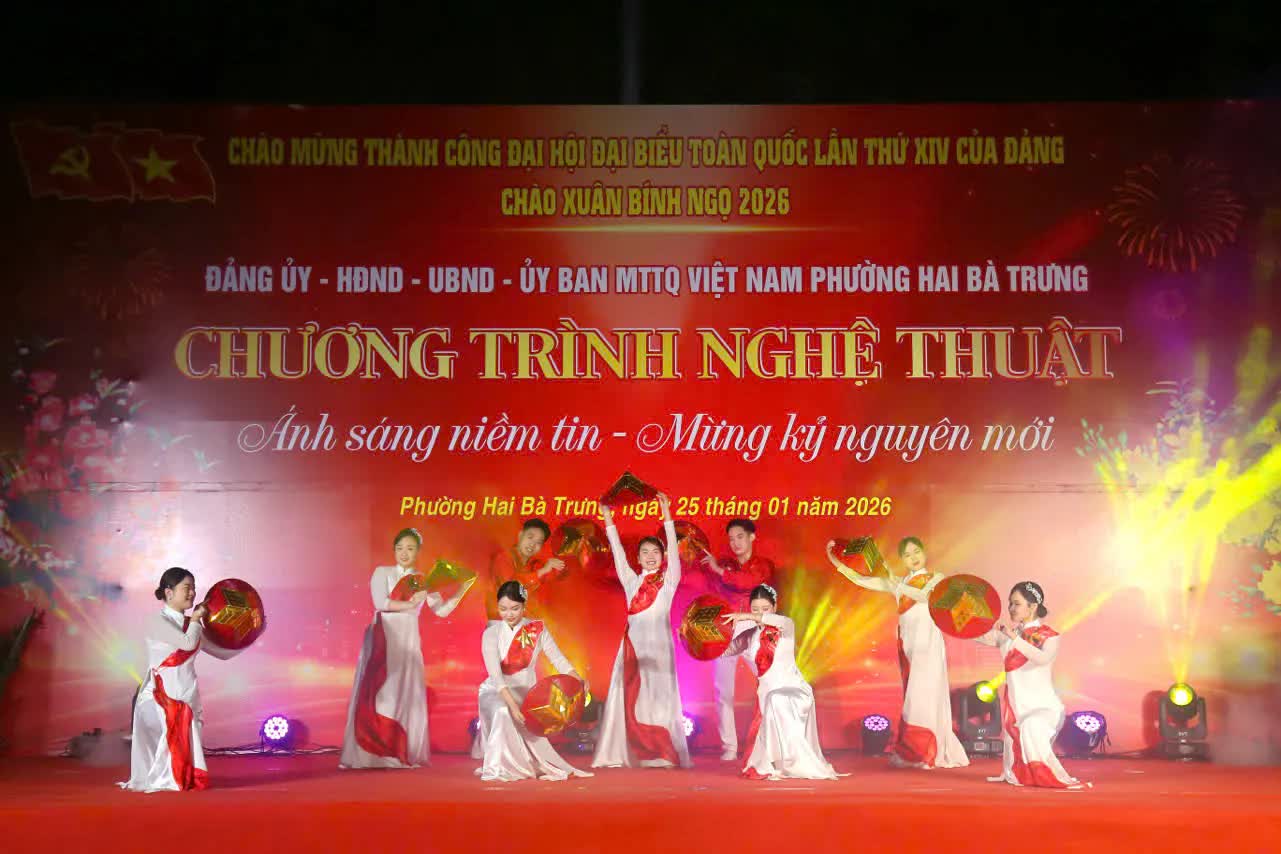 Phường Hai Bà Trưng: Tưng bừng chương trình nghệ thuật “Ánh sáng niềm tin - mừng kỷ nguyên mới”- Ảnh 14.