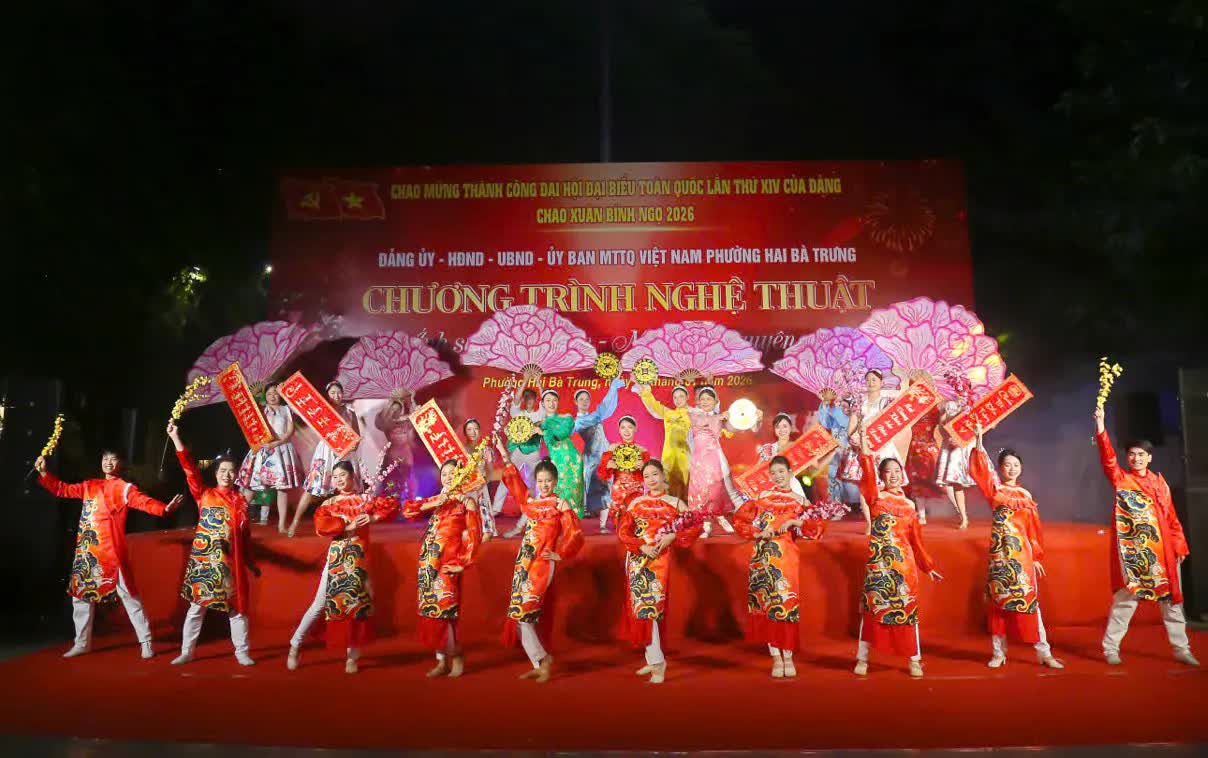 Phường Hai Bà Trưng: Tưng bừng chương trình nghệ thuật “Ánh sáng niềm tin - mừng kỷ nguyên mới”- Ảnh 16.