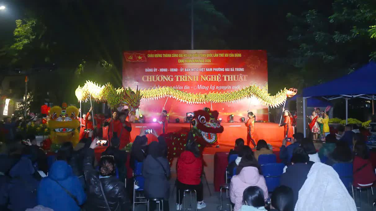 Phường Hai Bà Trưng: Tưng bừng chương trình nghệ thuật “Ánh sáng niềm tin - mừng kỷ nguyên mới”- Ảnh 4.