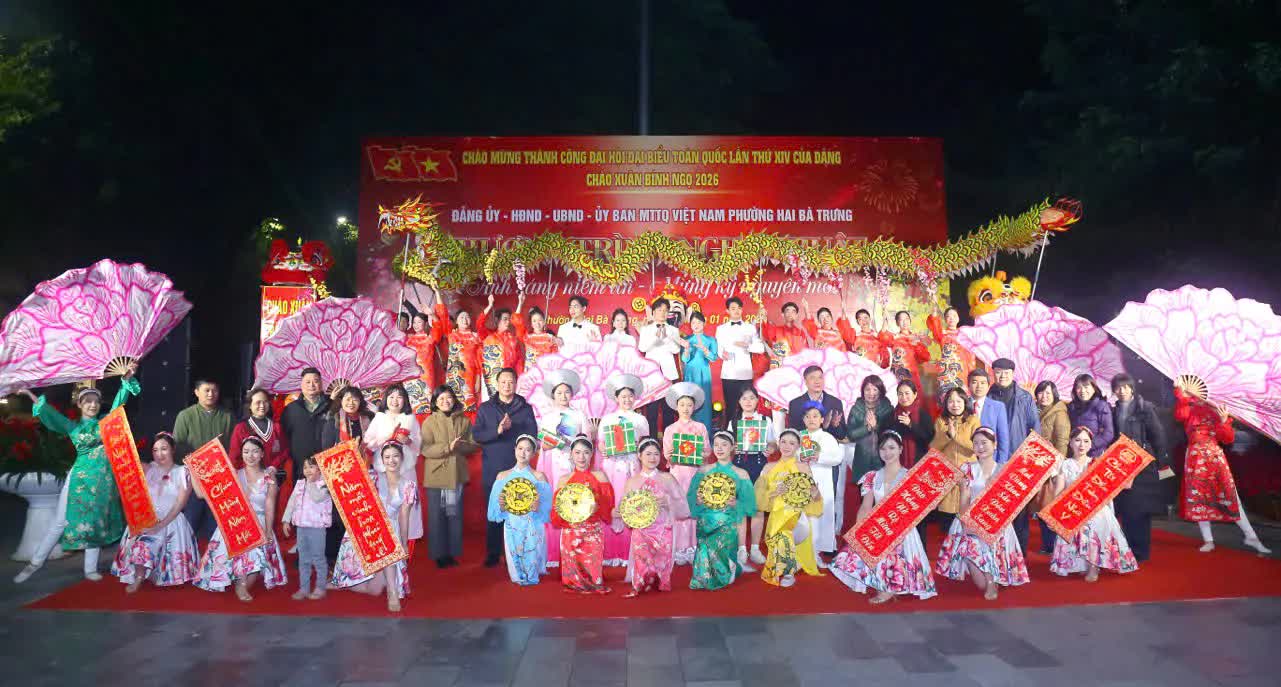 Phường Hai Bà Trưng: Tưng bừng chương trình nghệ thuật “Ánh sáng niềm tin - mừng kỷ nguyên mới”- Ảnh 5.