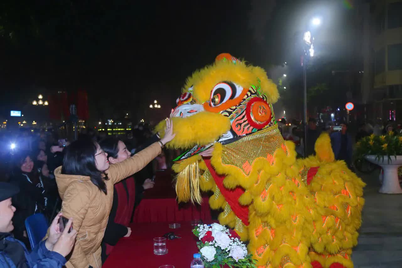 Phường Hai Bà Trưng: Tưng bừng chương trình nghệ thuật “Ánh sáng niềm tin - mừng kỷ nguyên mới”- Ảnh 6.