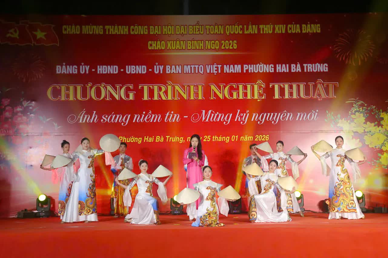 Phường Hai Bà Trưng: Tưng bừng chương trình nghệ thuật “Ánh sáng niềm tin - mừng kỷ nguyên mới”- Ảnh 9.