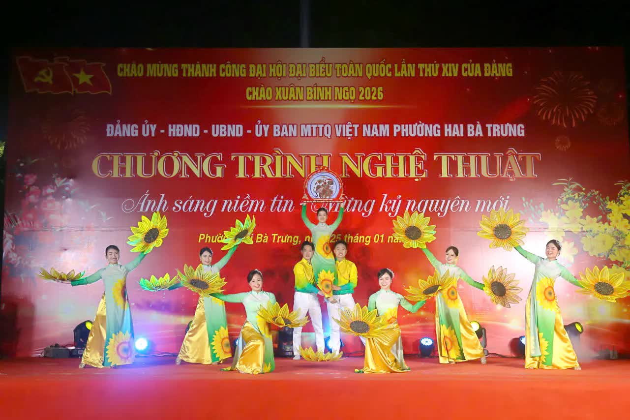 Phường Hai Bà Trưng: Tưng bừng chương trình nghệ thuật “Ánh sáng niềm tin - mừng kỷ nguyên mới”- Ảnh 10.