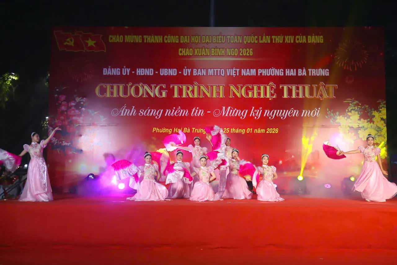 Phường Hai Bà Trưng: Tưng bừng chương trình nghệ thuật “Ánh sáng niềm tin - mừng kỷ nguyên mới”- Ảnh 12.