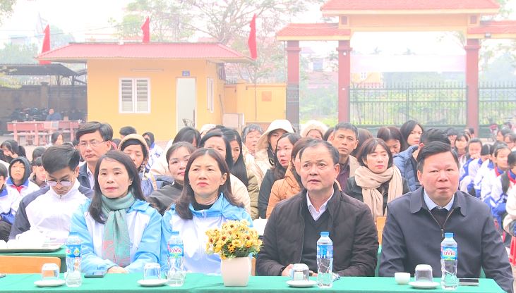 Hội nghị tuyên truyền Đề án "Phòng ngừa, ứng phó với bạo lực xâm hại phụ nữ và trẻ em"; tuyên truyền quy định của pháp luật hình sự đối với người dưới 18 tuổi cho học sinh trường THCS Võng Xuyên B- Ảnh 2.