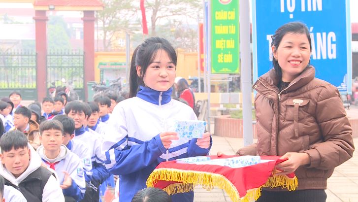 Hội nghị tuyên truyền Đề án "Phòng ngừa, ứng phó với bạo lực xâm hại phụ nữ và trẻ em"; tuyên truyền quy định của pháp luật hình sự đối với người dưới 18 tuổi cho học sinh trường THCS Võng Xuyên B- Ảnh 4.