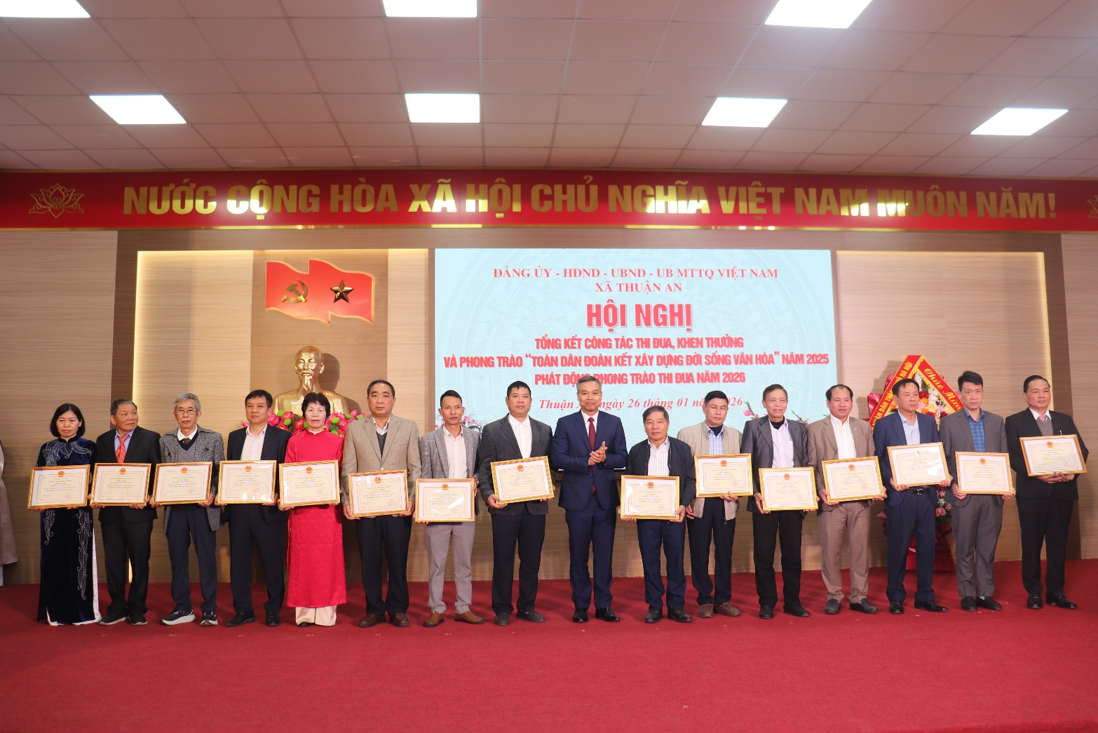 A group of people holding certificates  AI-generated content may be incorrect.