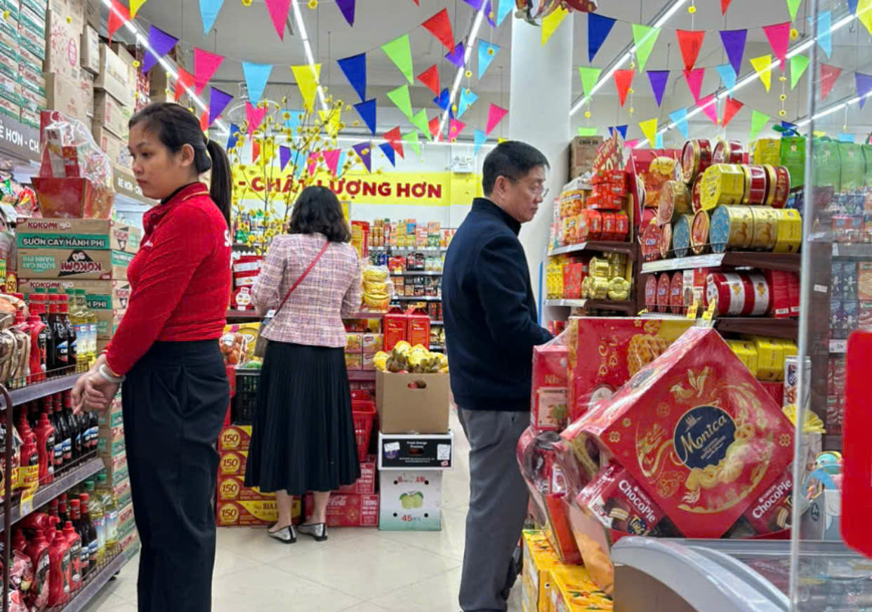 Đoàn công tác thành phố kiểm tra công tác an toàn thực phẩm nhân dịp tết nguyên đán Bính Ngọ 2026- Ảnh 3.