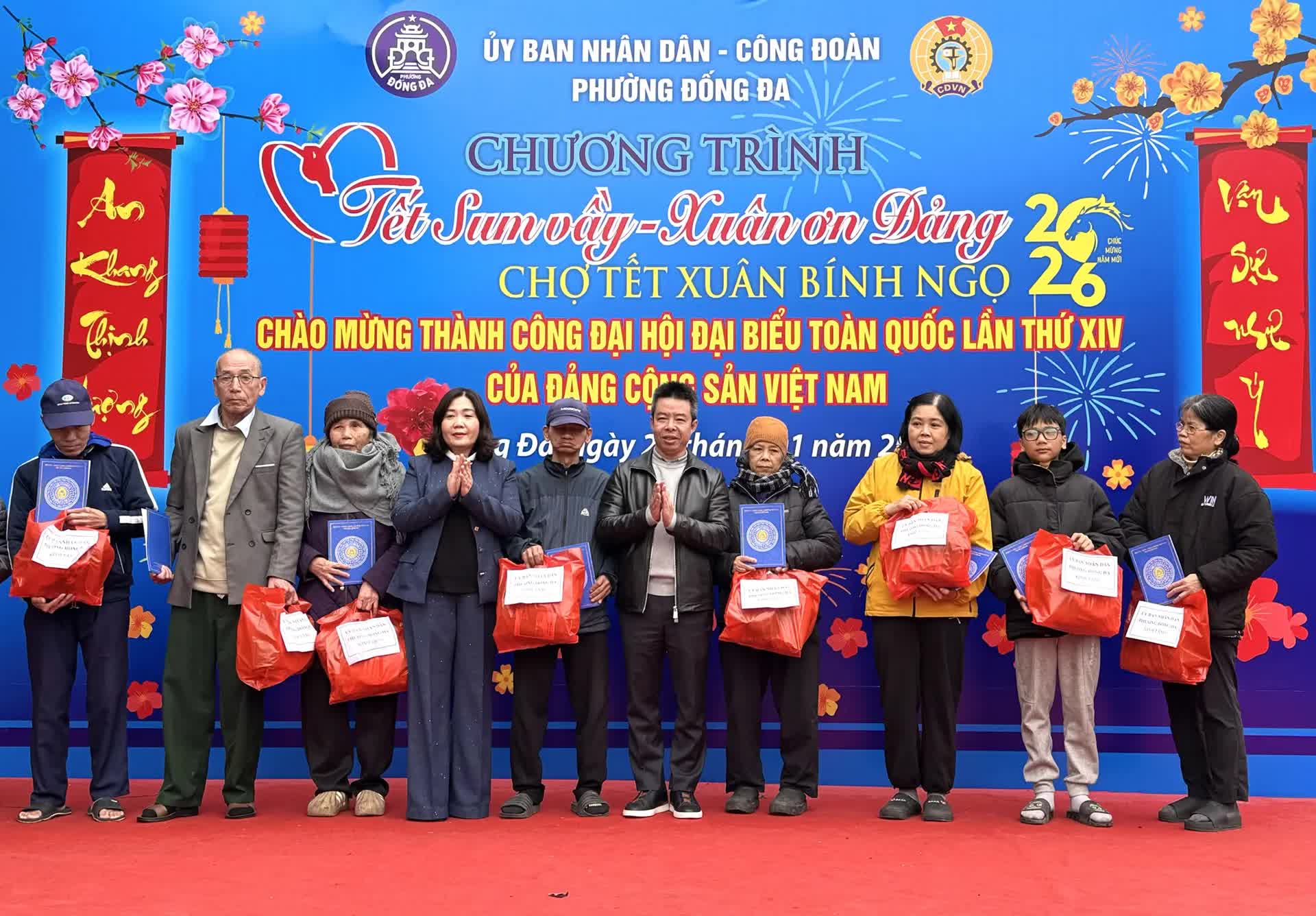 “Tết sum vầy – Xuân ơn Đảng”: Lan tỏa tinh thần sẻ chia tại phường Đống Đa- Ảnh 3.