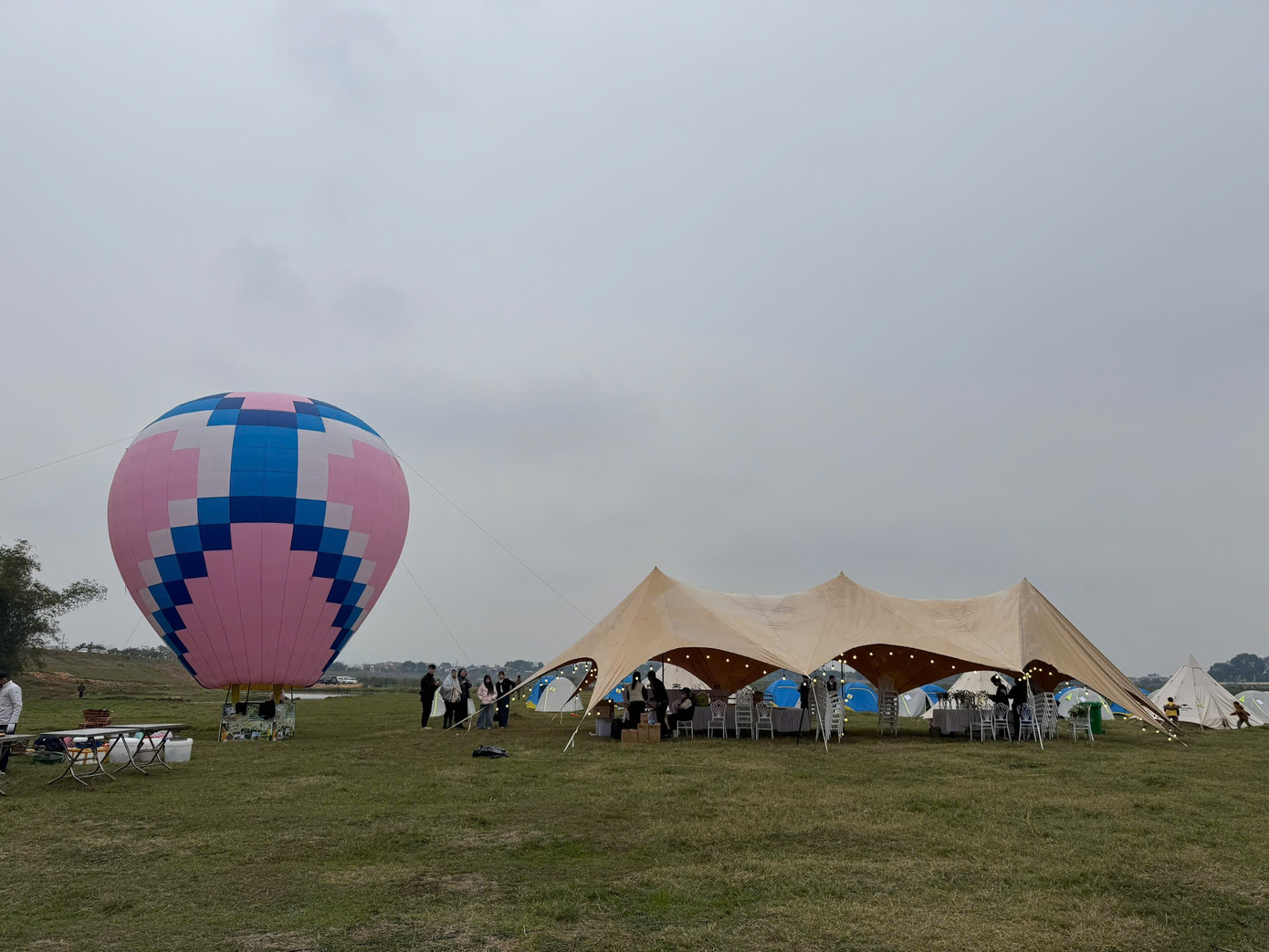 Du khách trải nghiệm cuộc sống của nông dân ven sông- Ảnh 2.