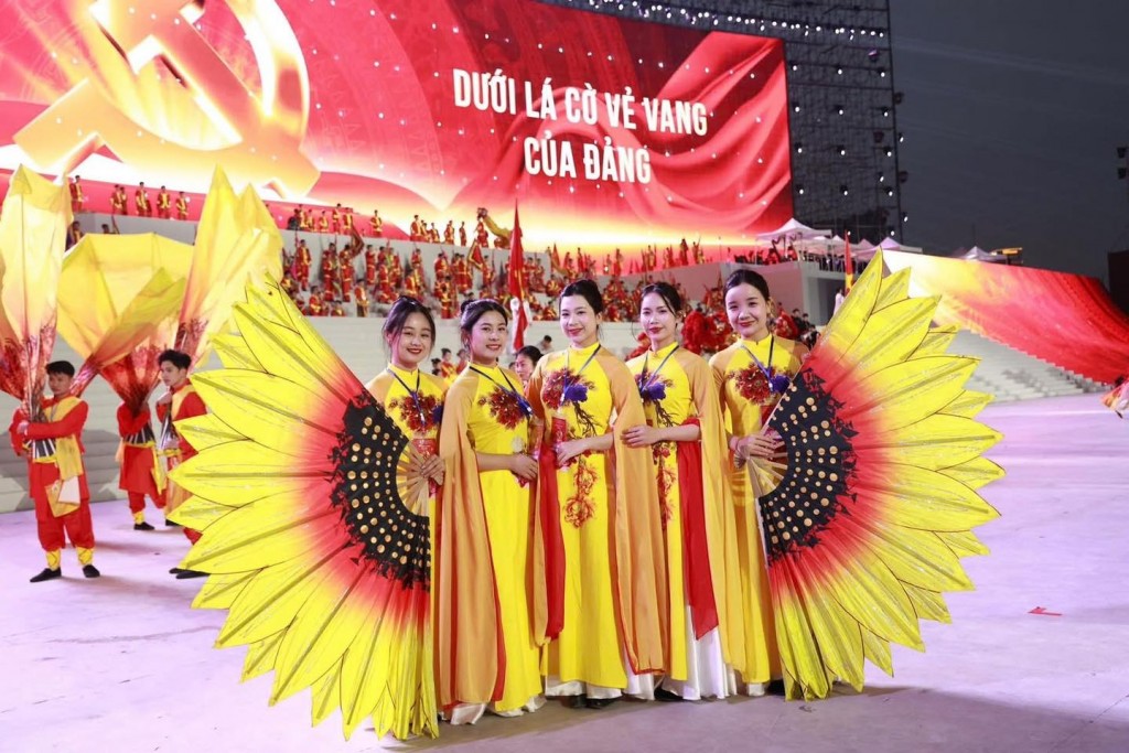 Chương trình nghệ thuật đặc biệt “Dưới lá cờ vẻ vang của Đảng”- Ảnh 2.