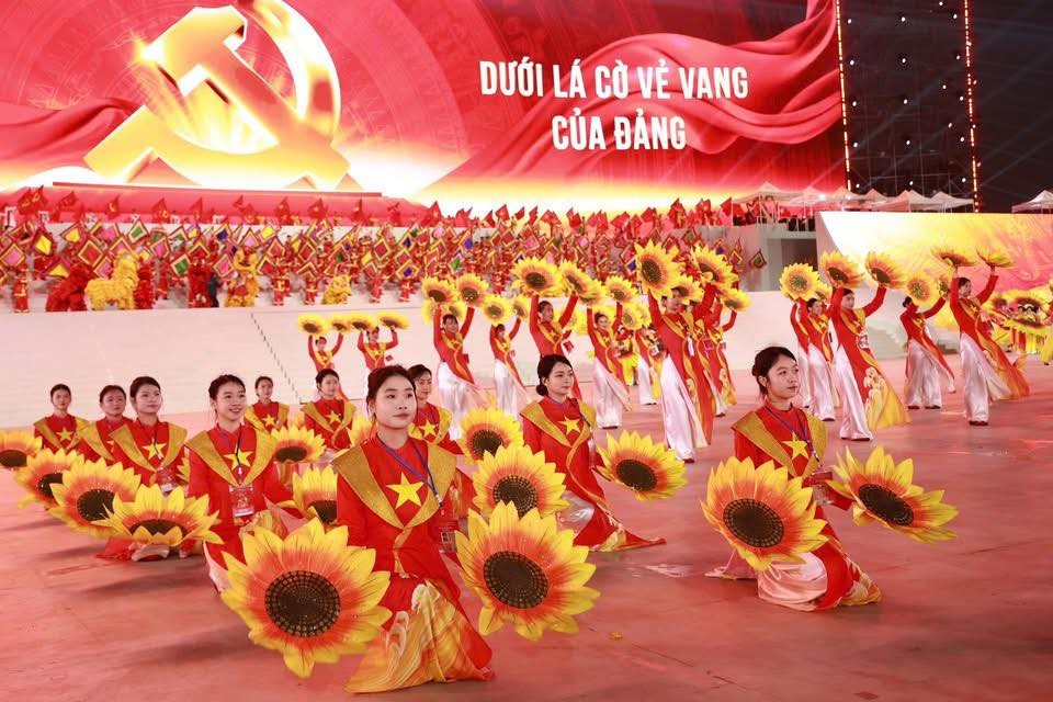 Chương trình nghệ thuật đặc biệt “Dưới lá cờ vẻ vang của Đảng”- Ảnh 1.