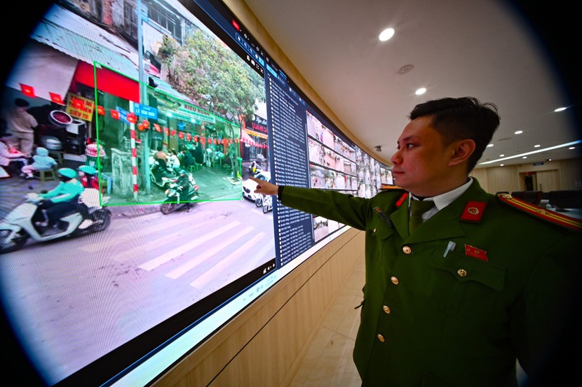 Hà Nội xử lý hơn 300 trường hợp vi phạm trật tự đô thị qua camera và hình ảnh hiện trường- Ảnh 1.