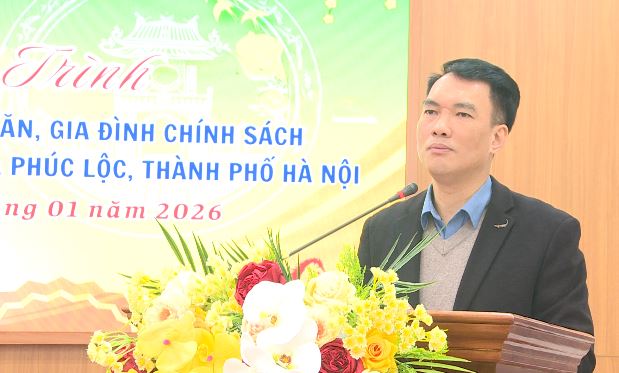 UBND xã tổ chức Hội nghị trao quà Tết cho các hộ gia đình có hoàn cảnh khó khăn, gia đình chính sách- Ảnh 2.