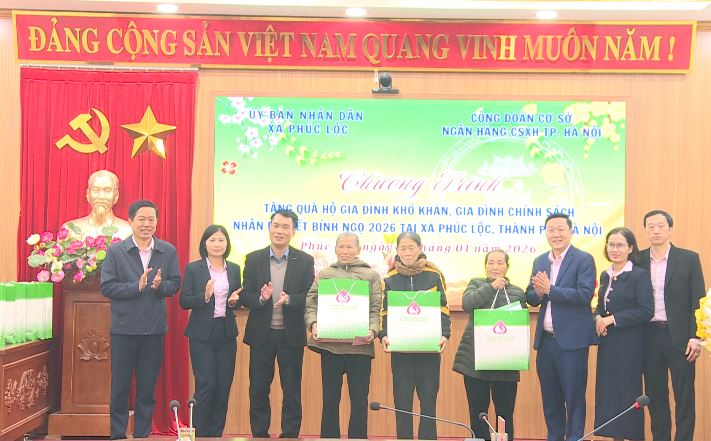 UBND xã tổ chức Hội nghị trao quà Tết cho các hộ gia đình có hoàn cảnh khó khăn, gia đình chính sách- Ảnh 5.