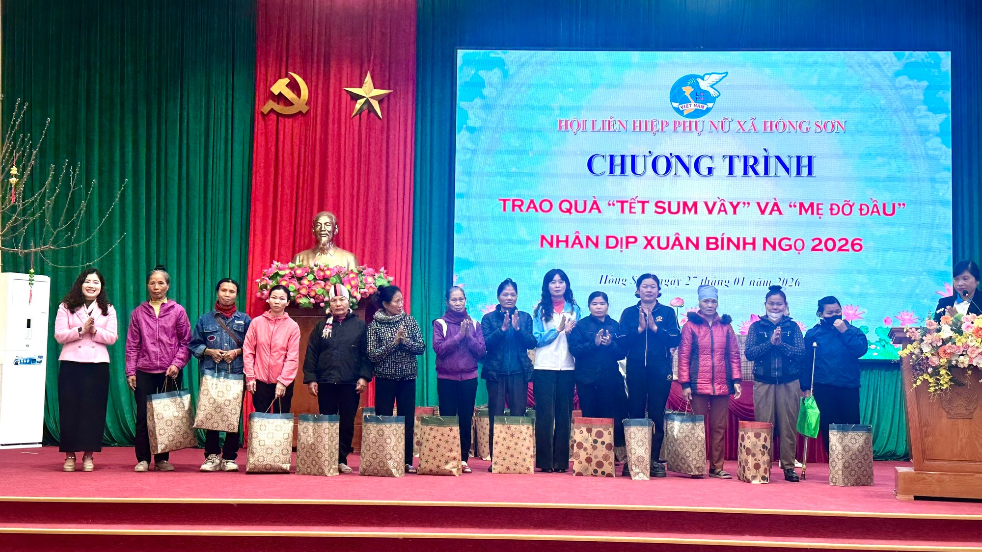 Hội LHPN xã Hồng Sơn trao 74 xuất quà “Tết sum vầy”, “Mẹ đỡ đầu” nhân dịp Xuân Bính Ngọ và phát động phong trào thi đua năm 2026- Ảnh 1.