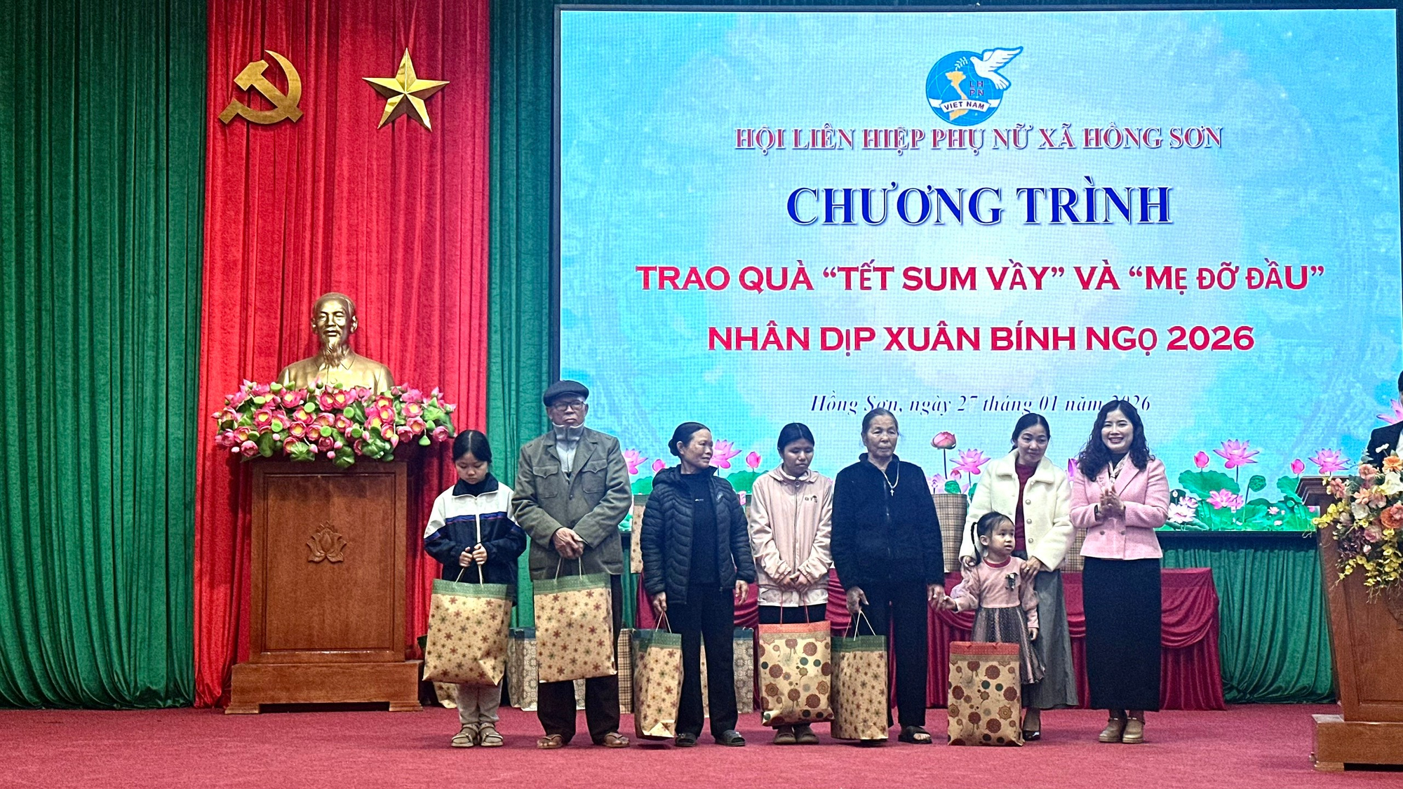 Hội LHPN xã Hồng Sơn trao 74 xuất quà “Tết sum vầy”, “Mẹ đỡ đầu” nhân dịp Xuân Bính Ngọ và phát động phong trào thi đua năm 2026- Ảnh 2.