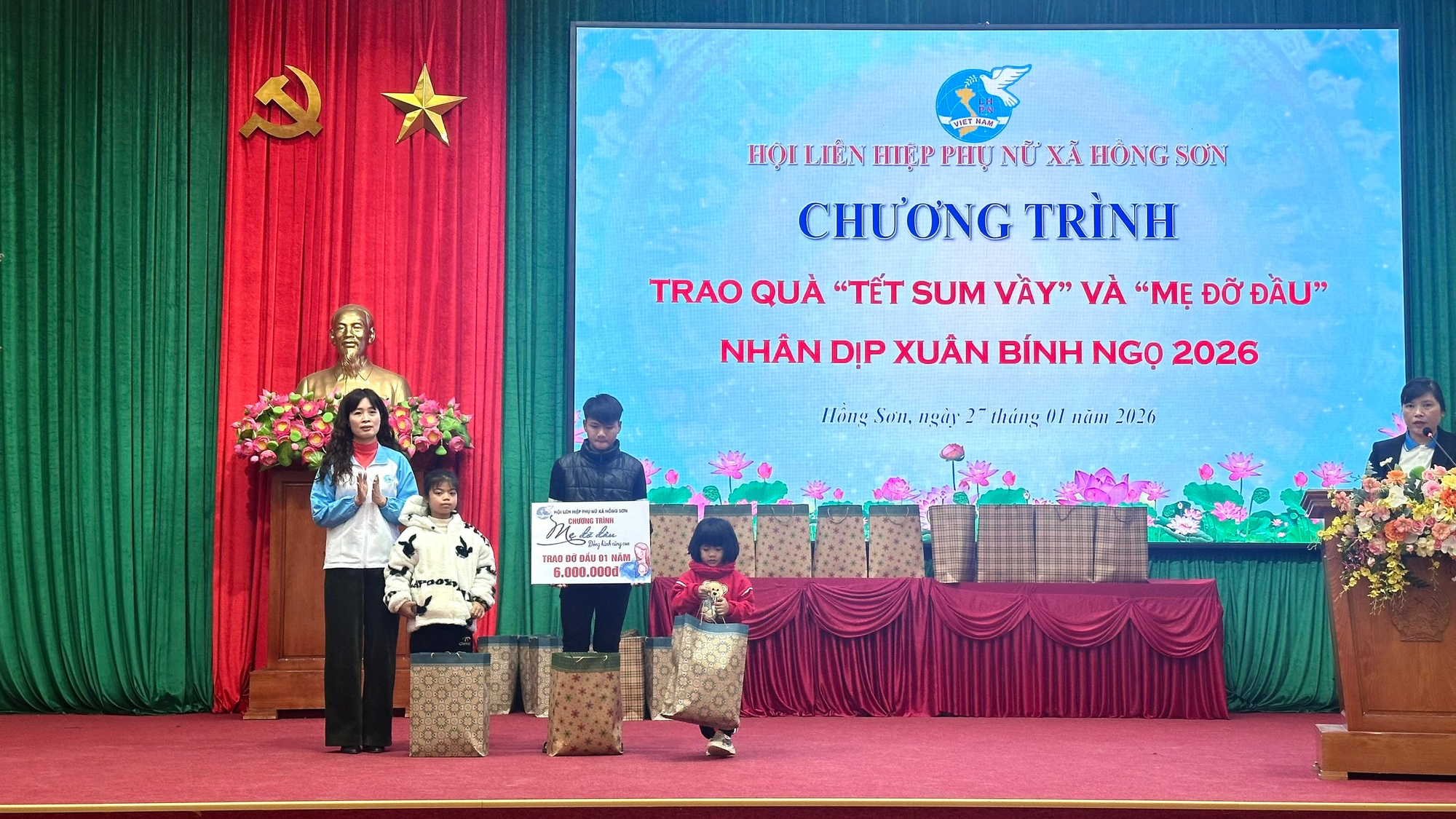 Hội LHPN xã Hồng Sơn trao 74 xuất quà “Tết sum vầy”, “Mẹ đỡ đầu” nhân dịp Xuân Bính Ngọ và phát động phong trào thi đua năm 2026- Ảnh 3.