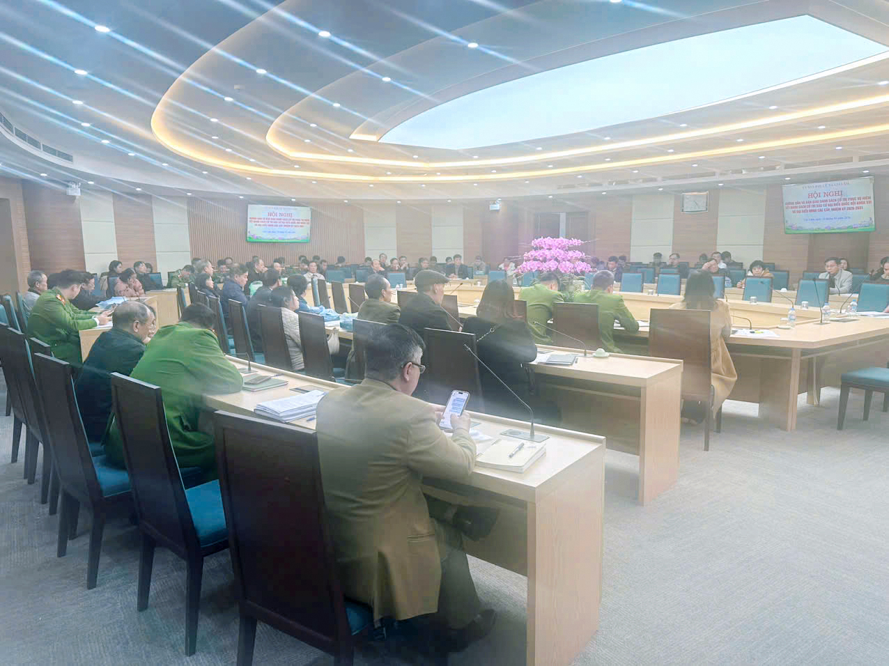 Hội nghị hướng dẫn và bàn giao danh sách cử tri phục vụ công tác niêm yết danh sách cử tri- Ảnh 1.