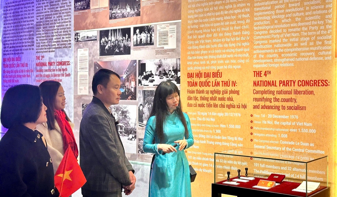 Chi bộ Trường Tiểu học Thanh Xuân Nam tổ chức thành công  sinh hoạt chuyên đề quý I năm 2026:Nâng cao nhận thức và rèn luyện đạo đức của người cán bộ,
đảng viên trong thời kỳ mới"- Ảnh 3.